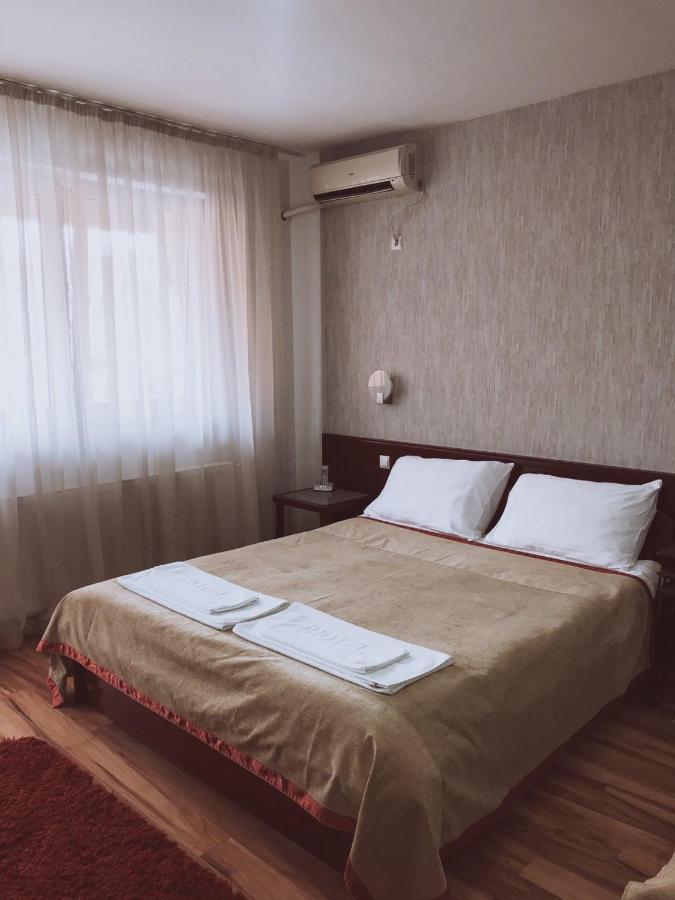 Hotel Tri "O" Topola Luaran gambar
